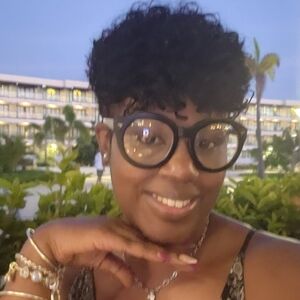 Meet your Posher, Navonni